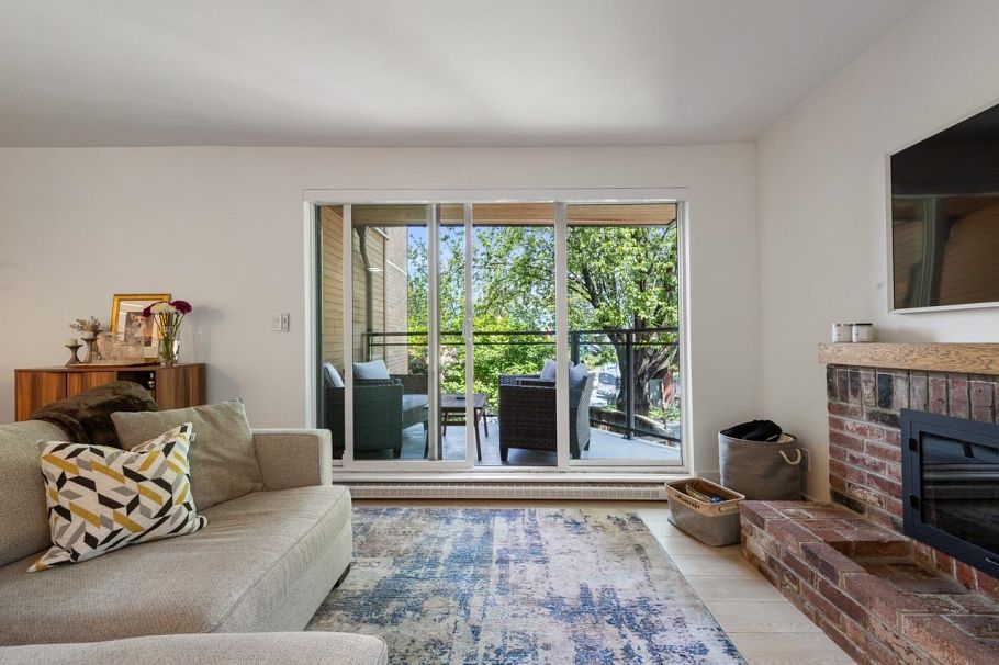 204 2410 Cornwall Avenue Vancouver, BC - 4