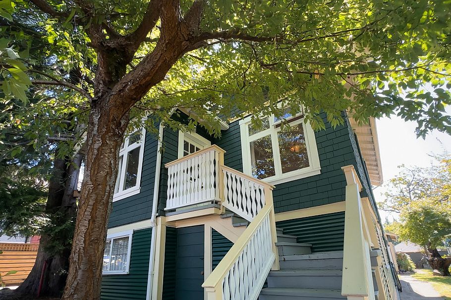 3336 E Georgia Street Vancouver, BC - 1