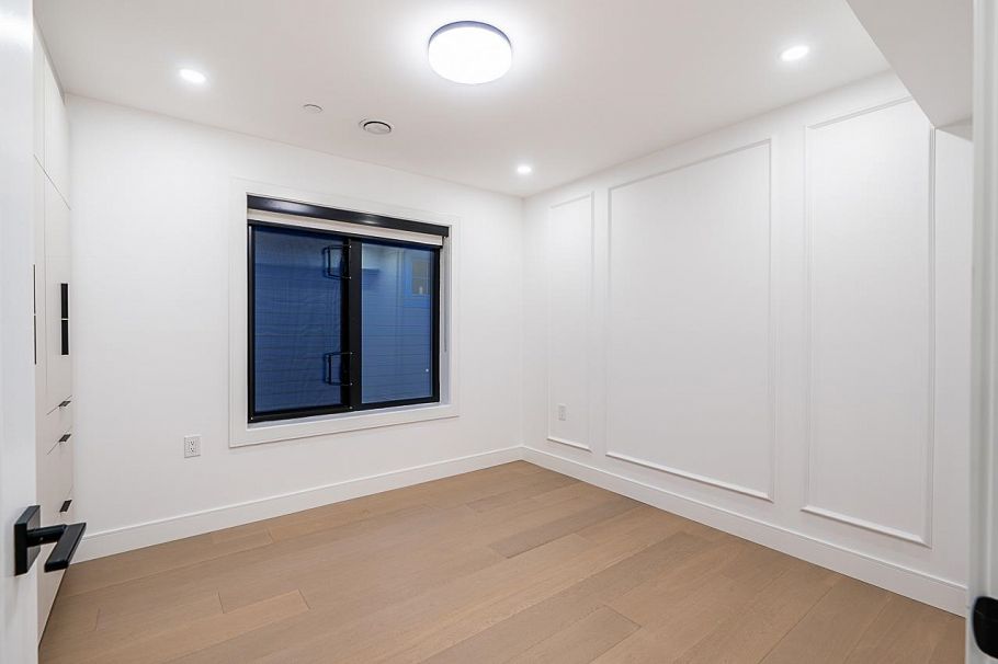 1 2282 E 8th Avenue Vancouver, BC - 14