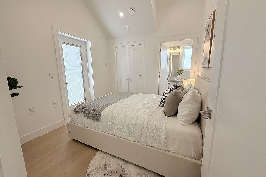 2103 E 33 Avenue Vancouver, BC - 19