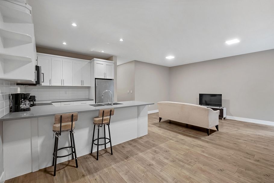 1033 Prospect Avenue North Vancouver, BC - 23