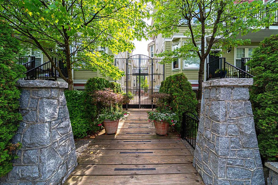 966 W 16th Avenue Vancouver, BC - 27