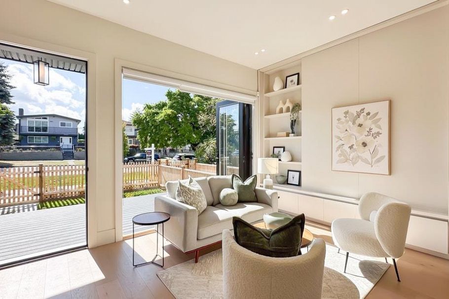 2919 Charles Street Vancouver, BC - 2