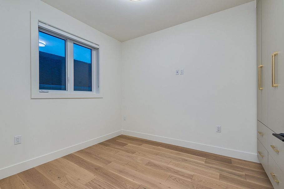 2261 E 35th Avenue Vancouver, BC - 28