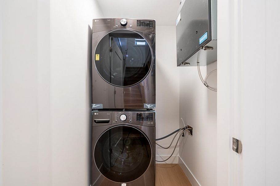 2107 E 33rd Avenue Vancouver, BC - 24