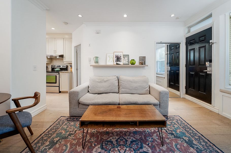 966 W 16th Avenue Vancouver, BC - 5