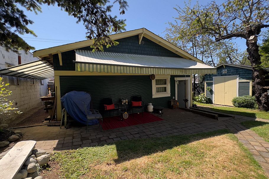 3336 E Georgia Street Vancouver, BC - 32