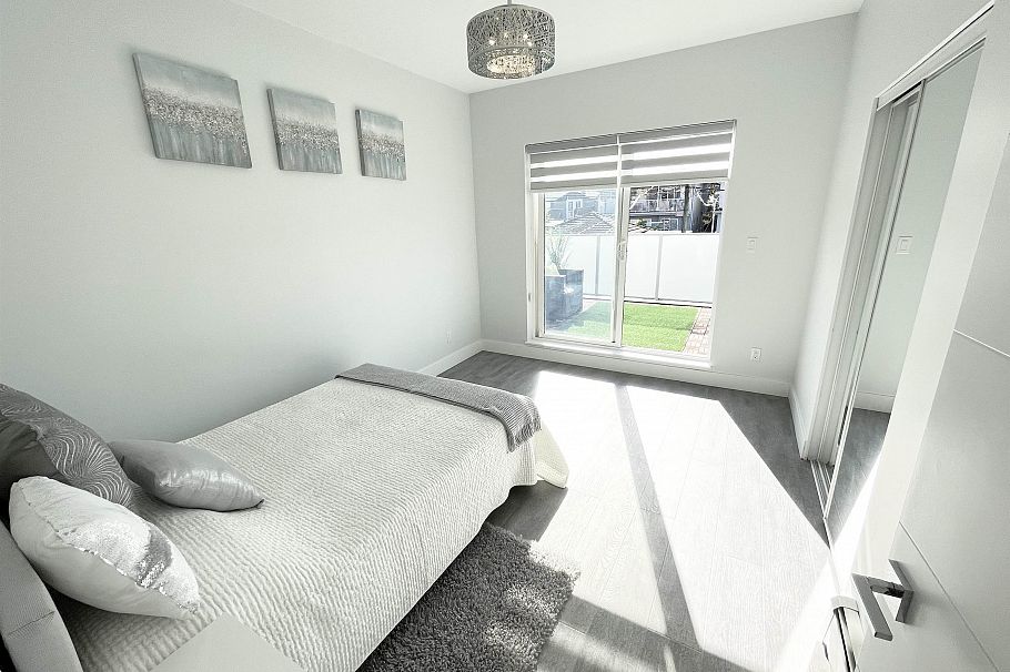 2460 E 19th Avenue Vancouver, BC - 6