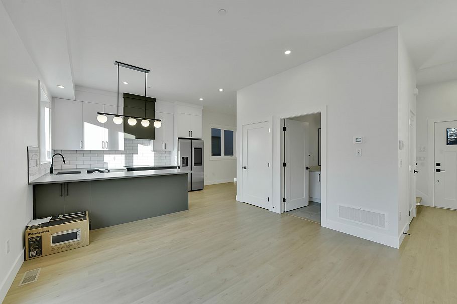 1 1436 E 1st Avenue Vancouver, BC - 3