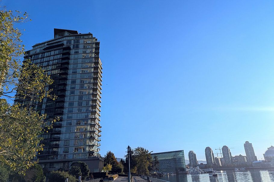 503 8 Smithe Mews Vancouver, BC - 5