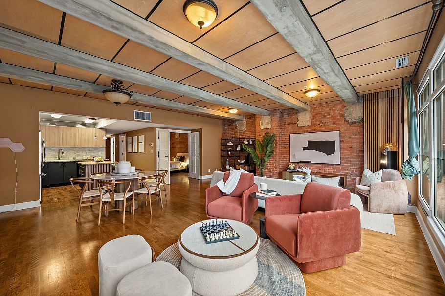 301 1155 Mainland Street Vancouver, BC - 4