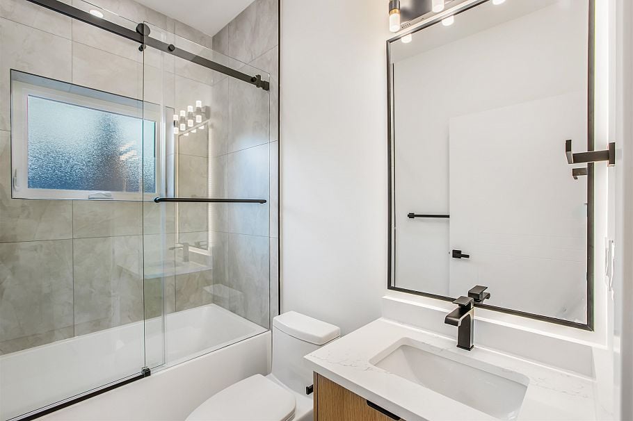 3338 W 14th Avenue Vancouver, BC - 31