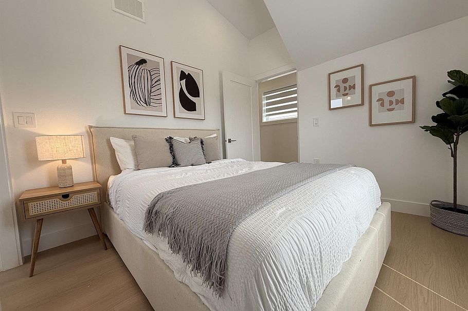 2103 E 33 Avenue Vancouver, BC - 18