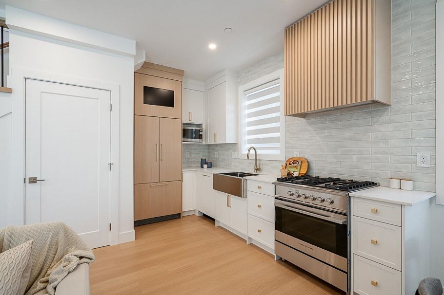 2103 E 33 Avenue Vancouver, BC - 12