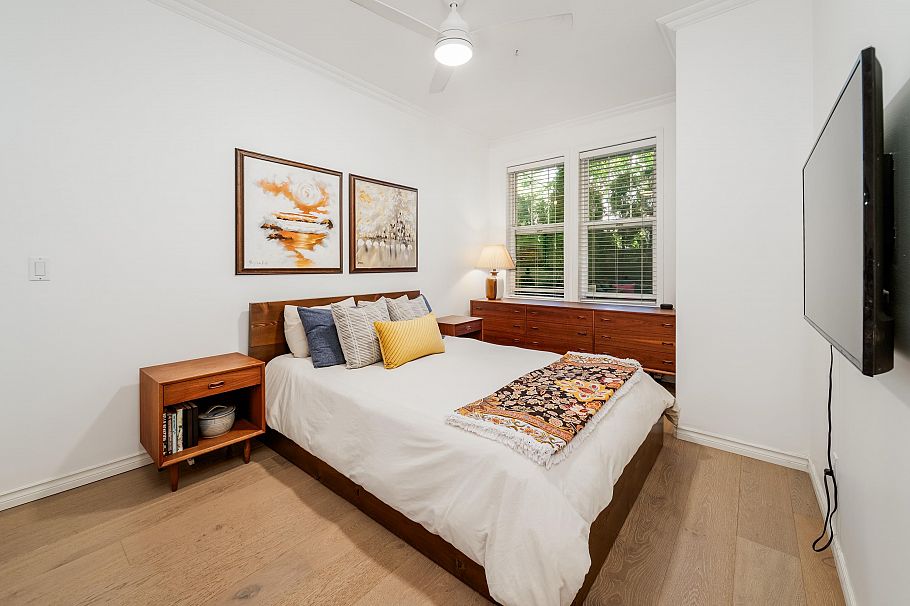 966 W 16th Avenue Vancouver, BC - 10