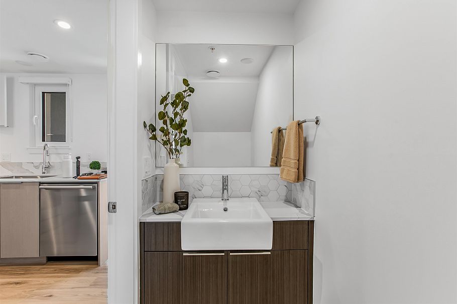 204 2075 E 1st Avenue Vancouver, BC - 18