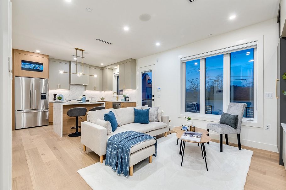 1 2263 E 35th Avenue Vancouver, BC - 3