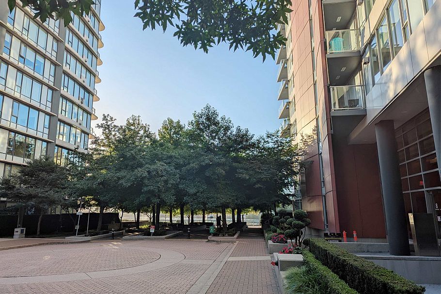 503 8 Smithe Mews Vancouver, BC - 4