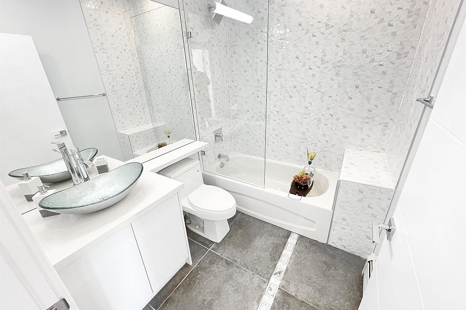 2460 E 19th Avenue Vancouver, BC - 5