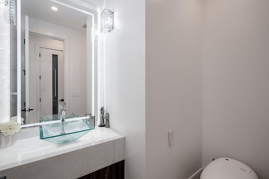 929 Canyon Boulevard North Vancouver, BC - 23