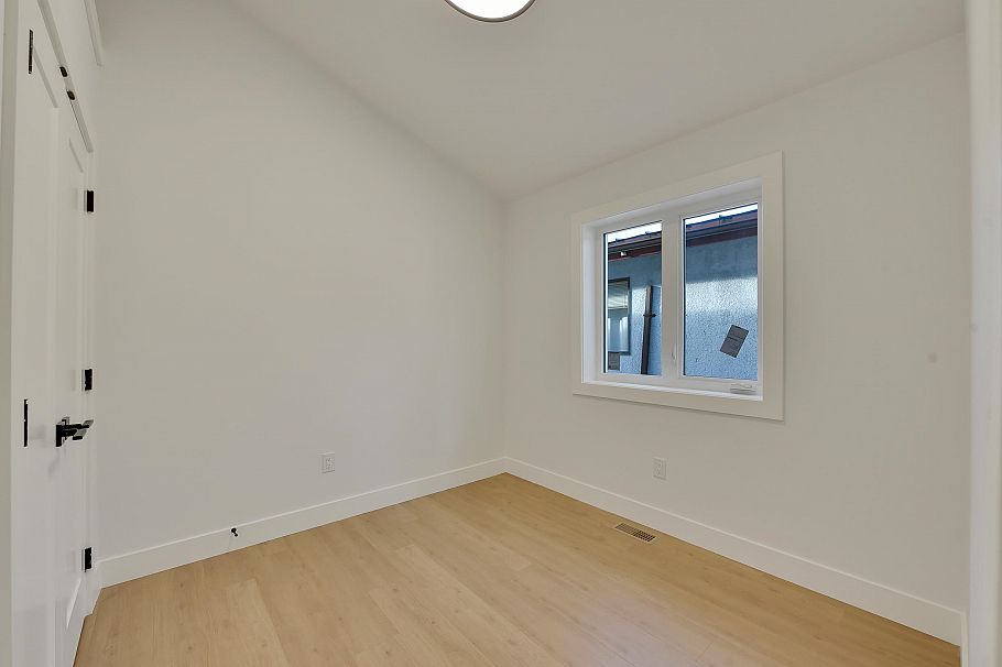 1 1436 E 1st Avenue Vancouver, BC - 32