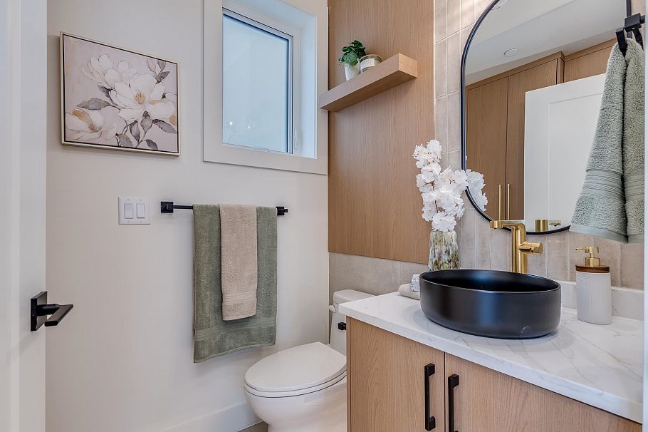 2261 E 35th Avenue Vancouver, BC - 17