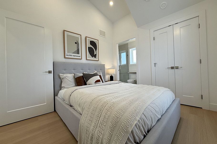 2107 E 33rd Avenue Vancouver, BC - 20