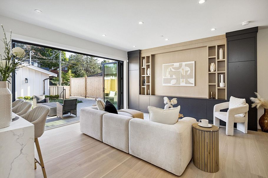 #2 2244 E 11th Avenue Vancouver, BC - 1