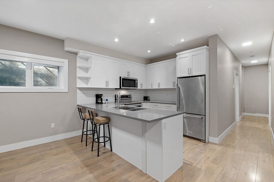 1033 Prospect Avenue North Vancouver, BC - 22