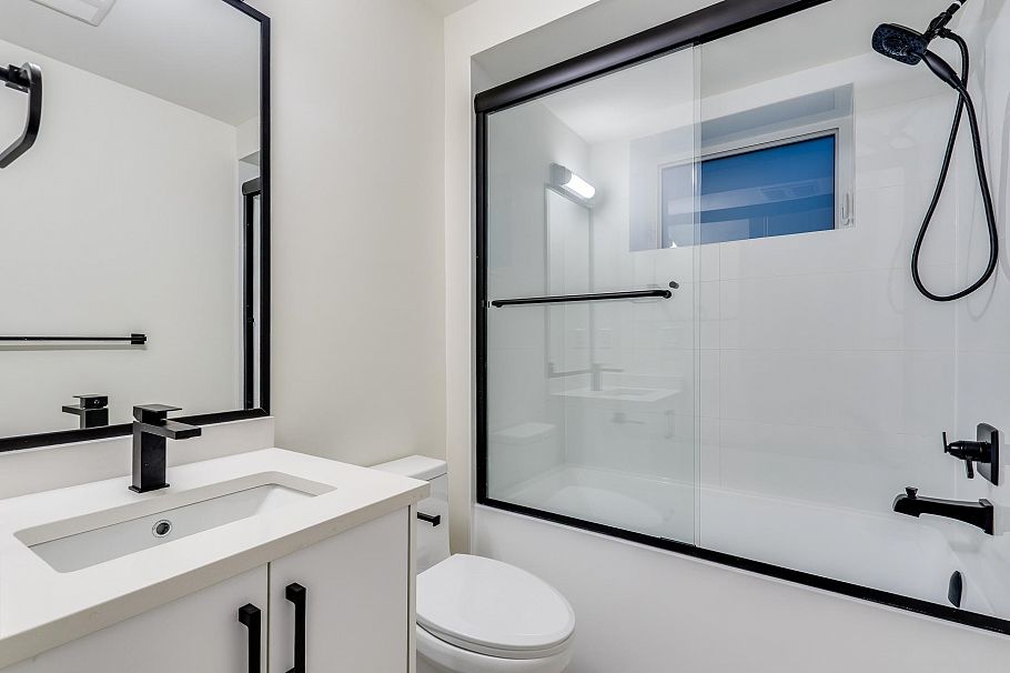 1 2263 E 35th Avenue Vancouver, BC - 27