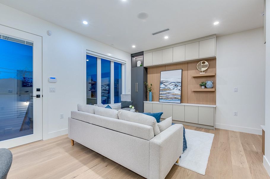 1 2263 E 35th Avenue Vancouver, BC - 5