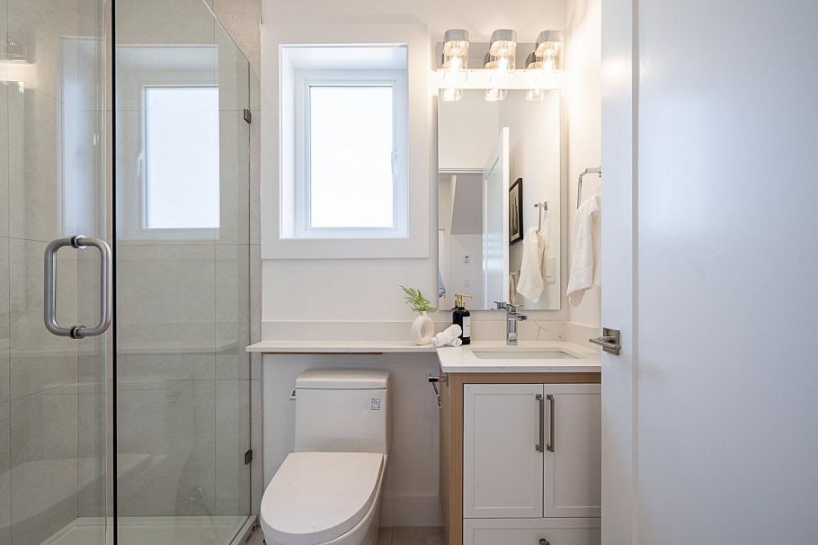 2107 E 33rd Avenue Vancouver, BC - 21