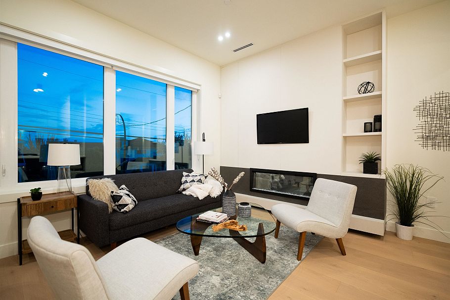 1 773 E 61st Avenue Vancouver, BC - 3