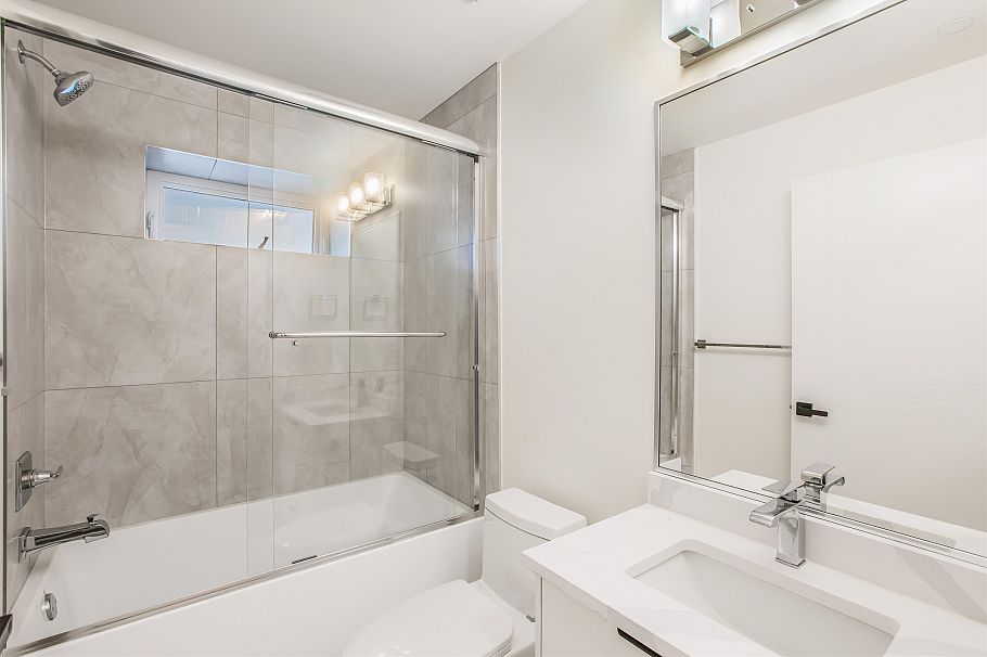 3338 W 14th Avenue Vancouver, BC - 22