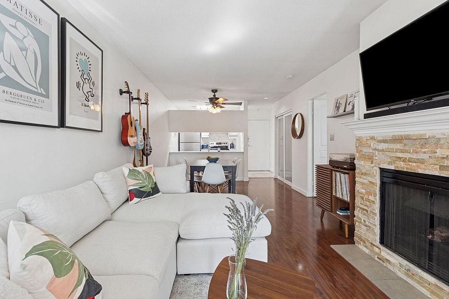 303 189 E 16th Avenue Vancouver, BC - 4