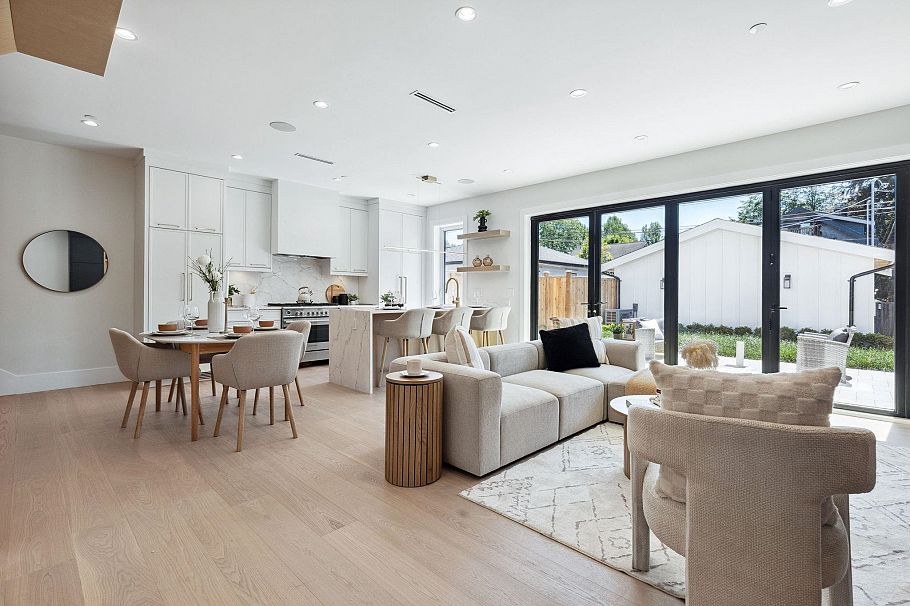 #2 2244 E 11th Avenue Vancouver, BC - 3