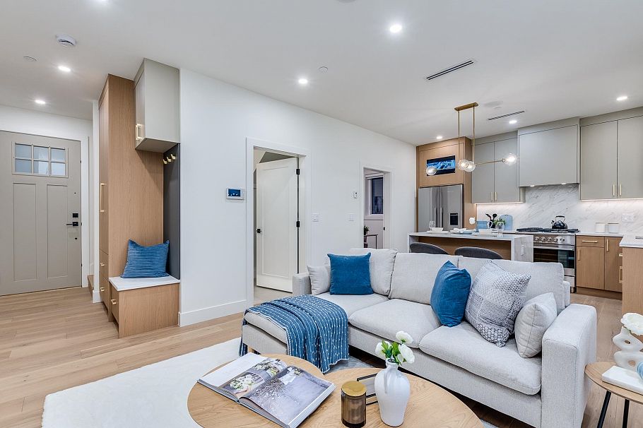 1 2263 E 35th Avenue Vancouver, BC - 4