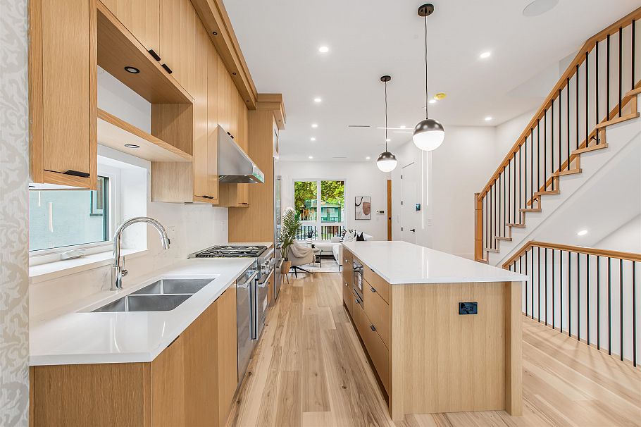 3338 W 14th Avenue Vancouver, BC - 17