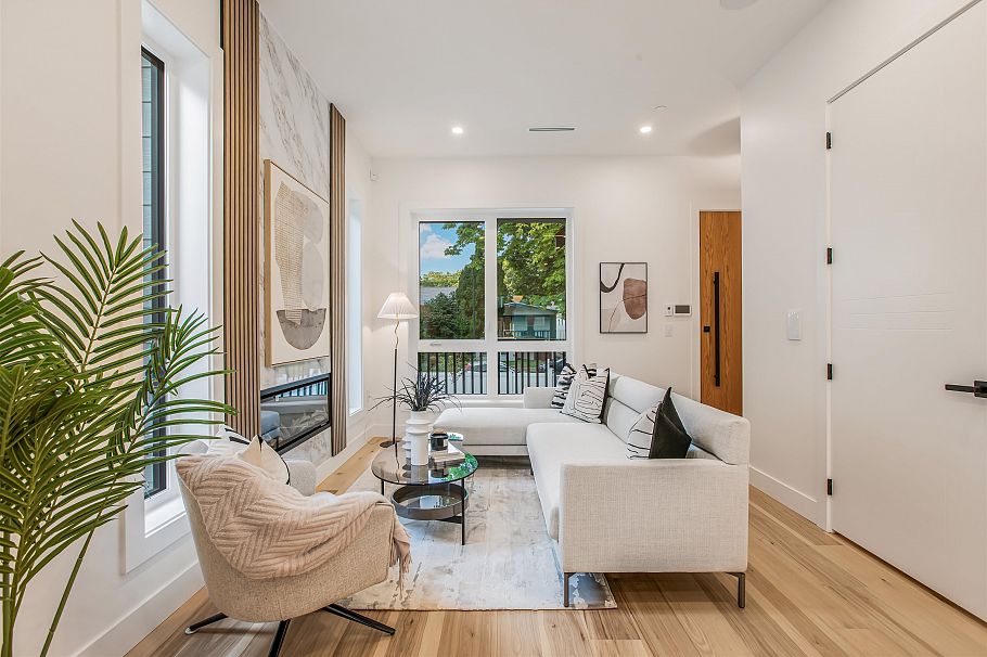 3338 W 14th Avenue Vancouver, BC - 11