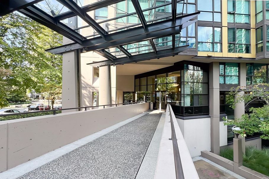 1502 1367 Alberni Street Vancouver, BC - 17