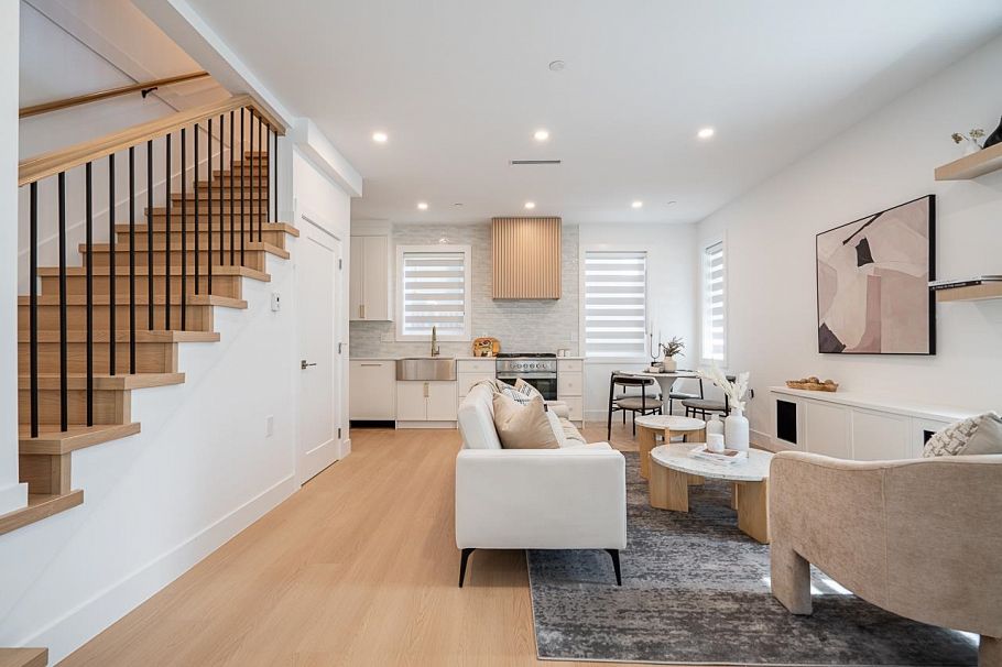 2103 E 33 Avenue Vancouver, BC - 4