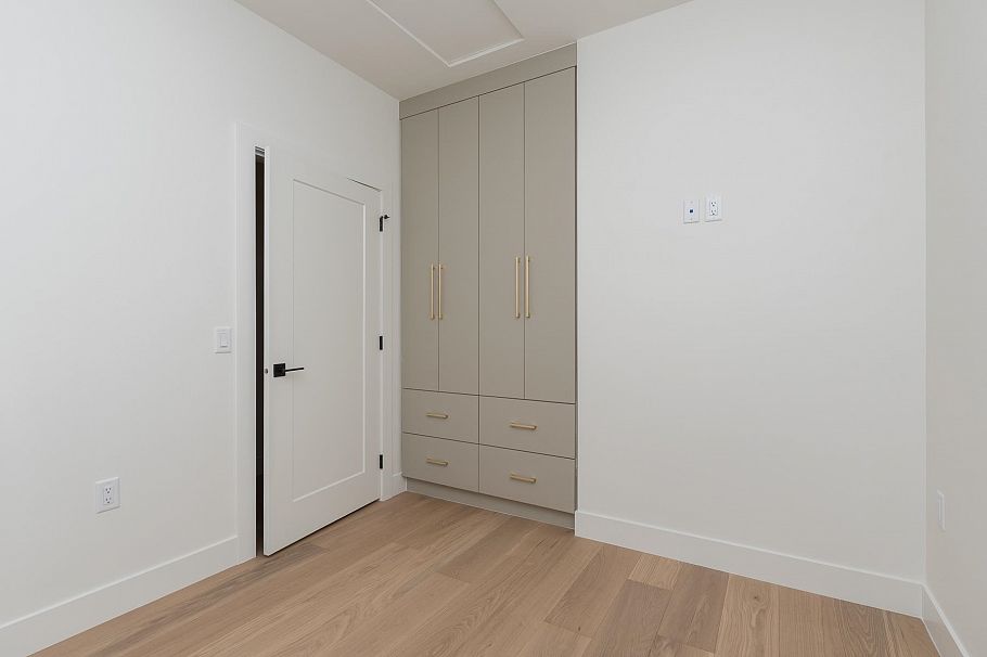 2261 E 35th Avenue Vancouver, BC - 29