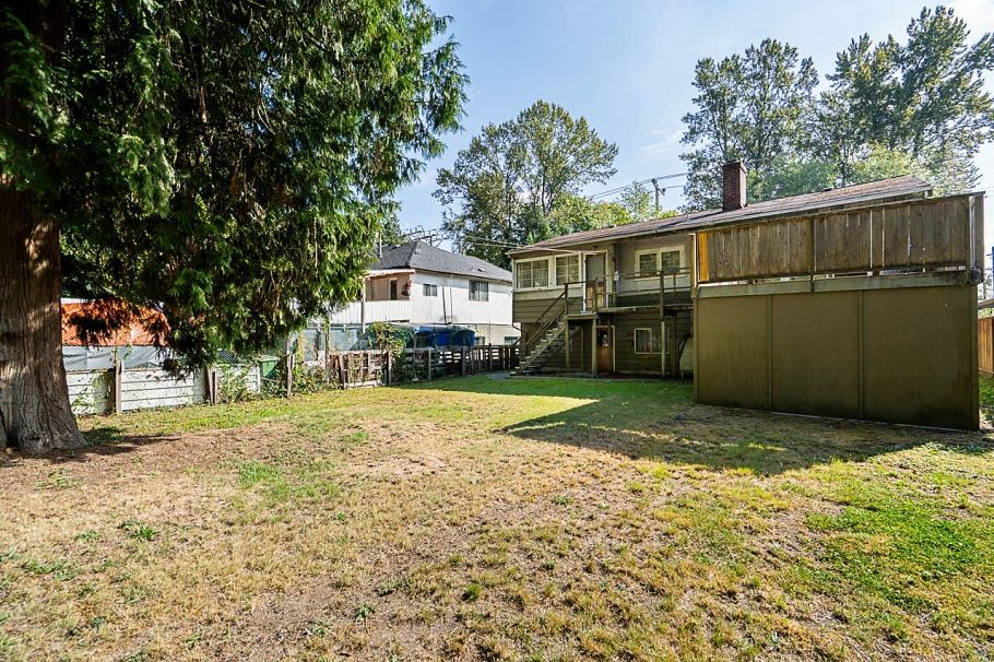 2212 Old Dollarton Road North Vancouver, BC - 8