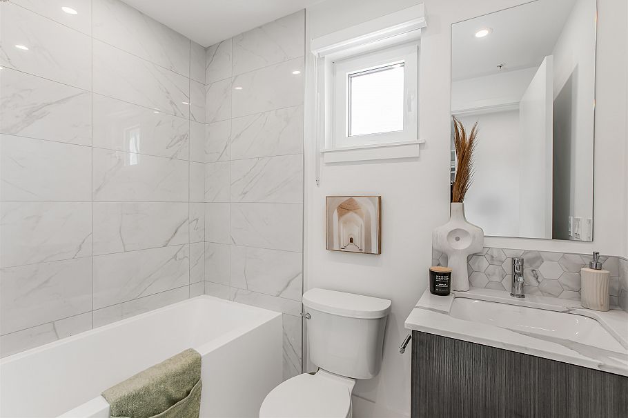 204 2075 E 1st Avenue Vancouver, BC - 32