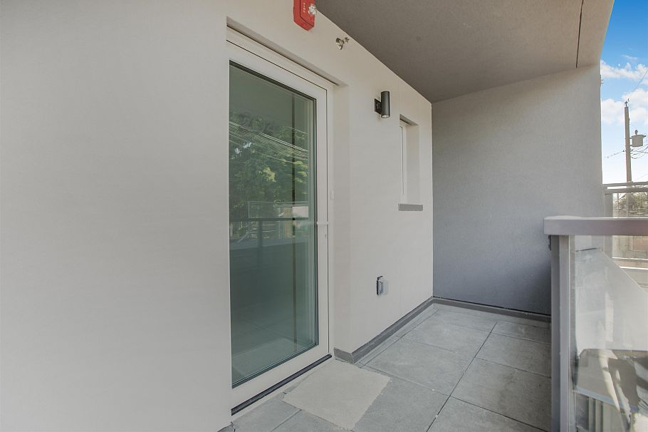 204 2075 E 1st Avenue Vancouver, BC - 2