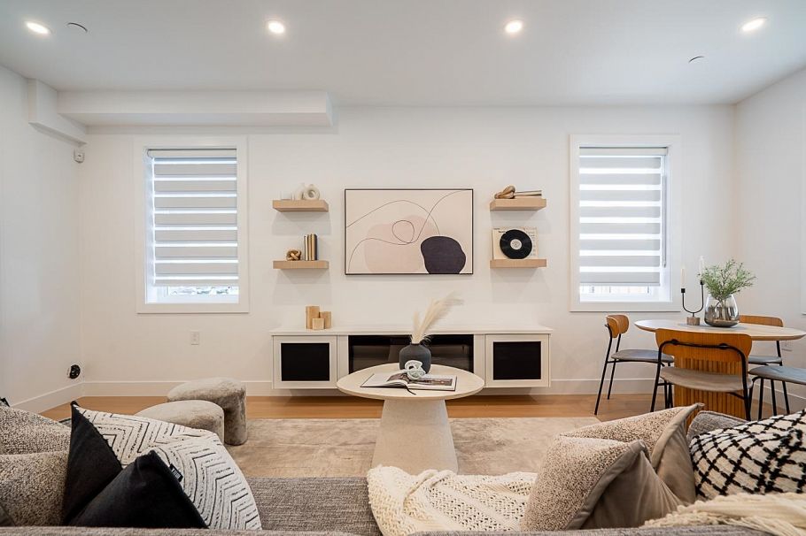 2107 E 33rd Avenue Vancouver, BC - 3