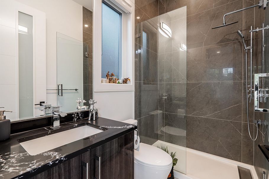 929 Canyon Boulevard North Vancouver, BC - 22