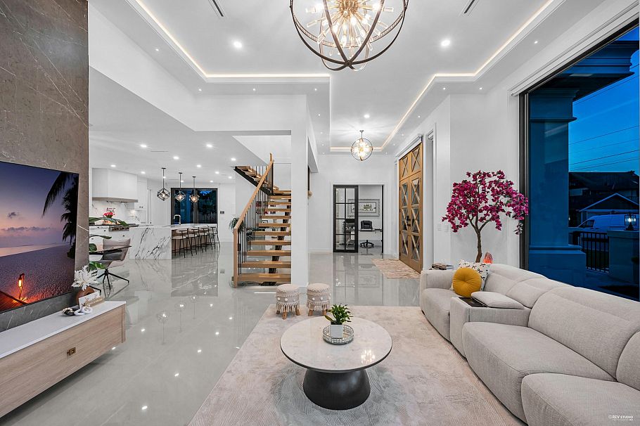 1390 Sutherland Avenue North Vancouver, BC - 3