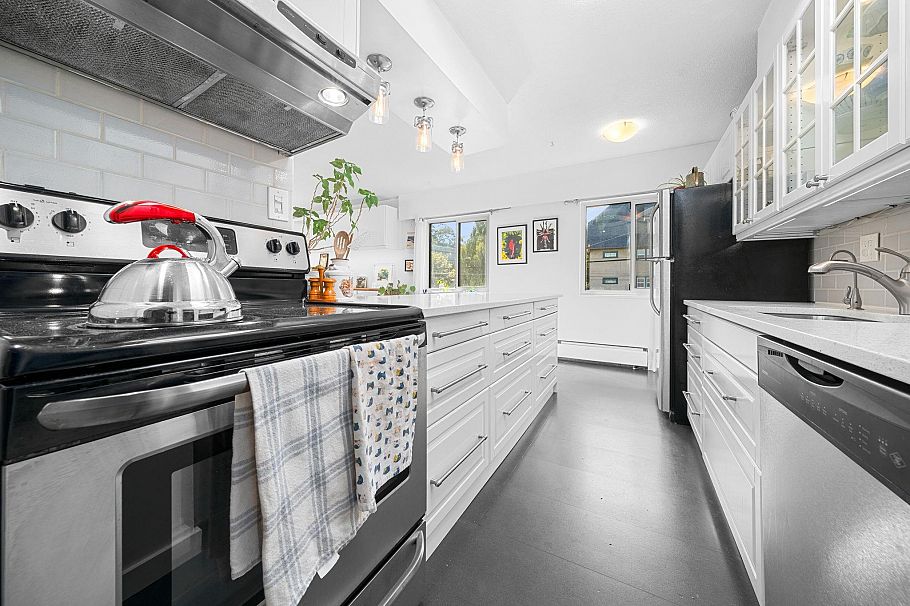 301 3680 Oak Street Vancouver, BC - 14