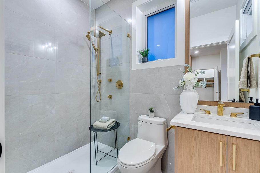 2261 E 35th Avenue Vancouver, BC - 24